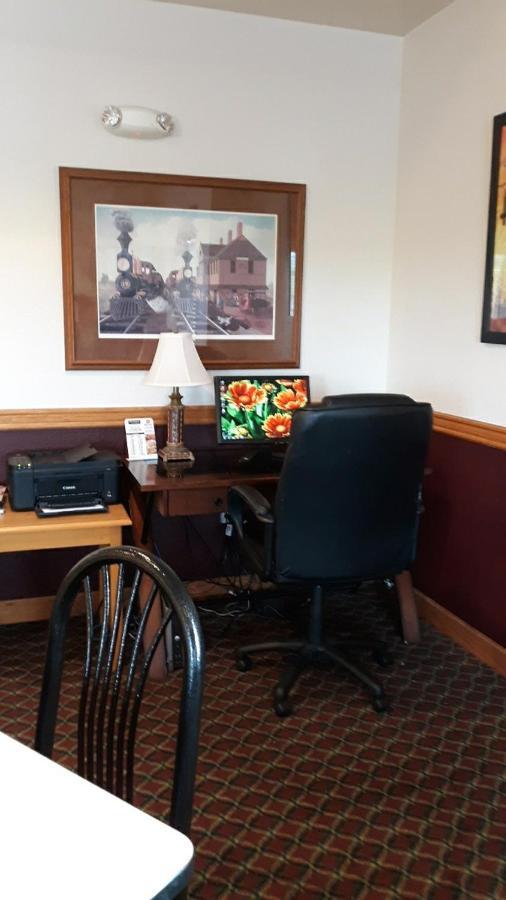 Herington Inn And Suites Exterior foto